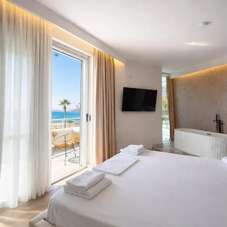 Lungomare Luxury Seaview Apartment *